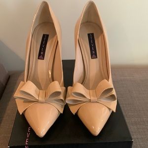 Steven by Steve Madden Ravesh Blush Patent Leather pump with bows. Size 10